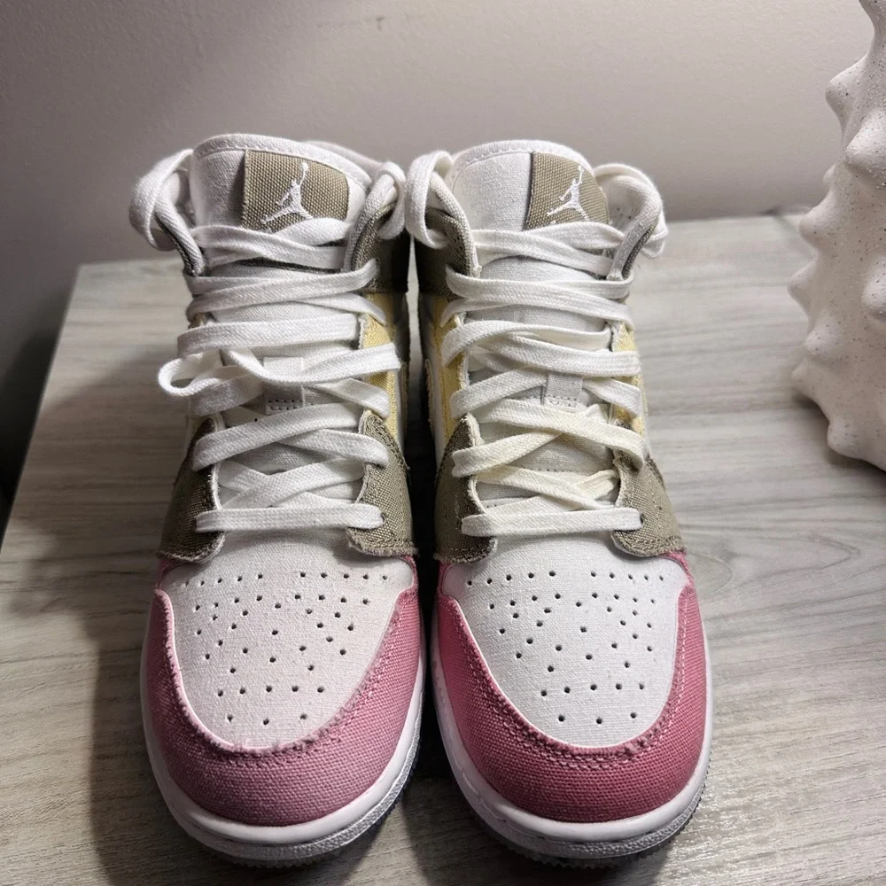 Air Jordan 1 Mid SE GS ‘Pastel Grind’ - Picture 3 of 3